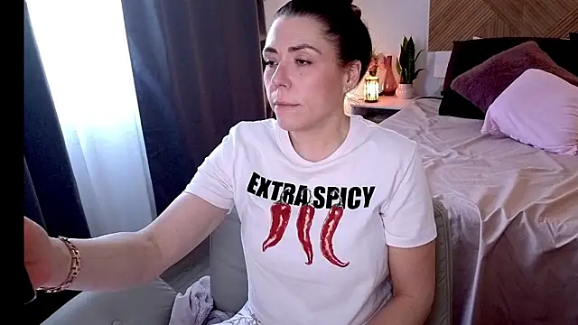 Snapshot of Ellie-L-Elizabeth chatting on 04-23-26, 07:37 Ellie-L-Elizabeth online show from 04-23-26, 07:37