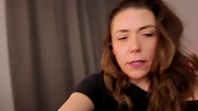 Snapshot of Ellie-L-Elizabeth chatting on 05-07-26, 02:49 Ellie-L-Elizabeth online show from 05-07-26, 02:49