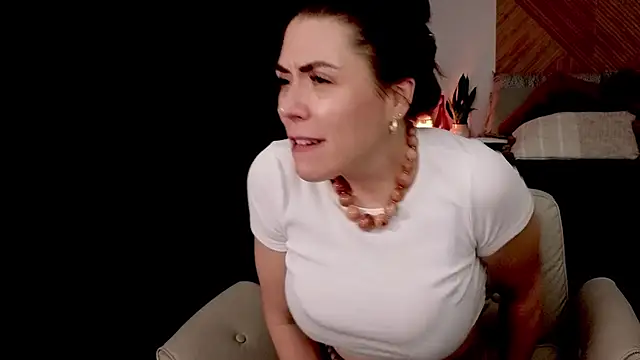 Snapshot of Ellie-L-Elizabeth chatting on 05-23-26, 03:27 Ellie-L-Elizabeth online show from 05-23-26, 03:27