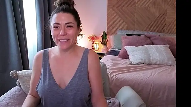 Ellie-L-Elizabeth online show from 06-15-26, 11:04