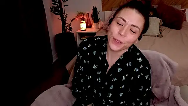 Ellie-L-Elizabeth online show from 04-22-26, 12:06