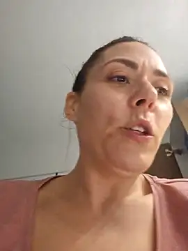Snapshot of Ellie-L-Elizabeth chatting on 04-24-26, 11:51 Ellie-L-Elizabeth online show from 04-24-26, 11:51