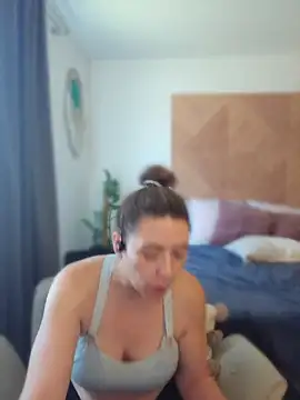 Snapshot of Ellie-L-Elizabeth chatting on 06-09-26, 06:09 Ellie-L-Elizabeth online show from 06-09-26, 06:09