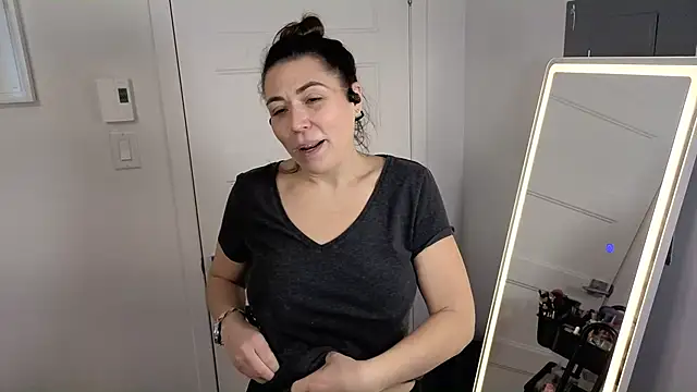 Ellie-L-Elizabeth online show from 12-04-25, 03:11