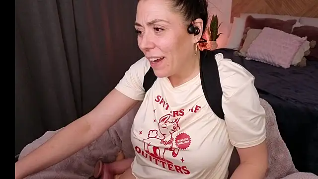Snapshot of Ellie-L-Elizabeth chatting on 05-04-26, 04:16 Ellie-L-Elizabeth online show from 05-04-26, 04:16