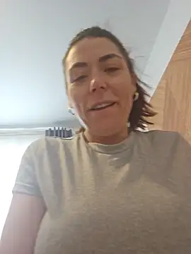 Snapshot of Ellie-L-Elizabeth chatting on 05-28-26, 04:46 Ellie-L-Elizabeth online show from 05-28-26, 04:46