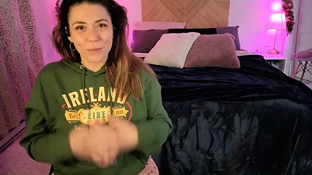 Ellie-L-Elizabeth online show from 11-30-25, 04:46