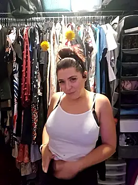 Ellie-L-Elizabeth online show from 10-30-25, 04:04