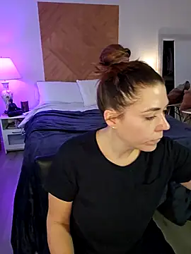 Ellie-L-Elizabeth online show from 11-20-25, 05:13