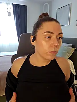 Ellie-L-Elizabeth online show from 03-06-25, 06:48