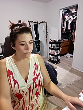 Ellie-L-Elizabeth online show from 10-24-25, 04:17