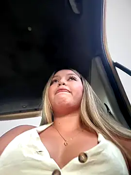 lunablossom  online show from 11-08-25, 08:34