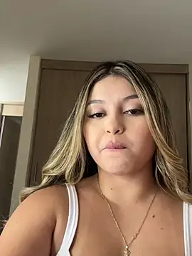 lunablossom  online show from 01-11-26, 09:11