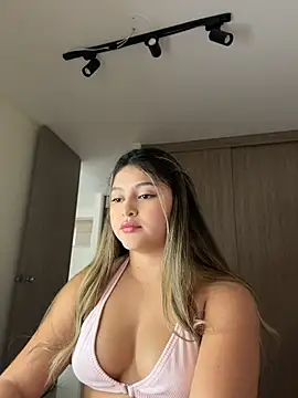 Snapshot of lunablossom_ chatting on 05-25-26, 10:30 lunablossom online show from 05-25-26, 10:30