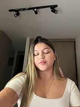 lunablossom  online show from 03-24-26, 02:55