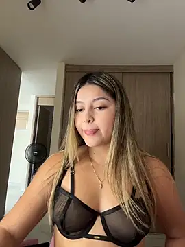 lunablossom  online show from 03-12-26, 08:02