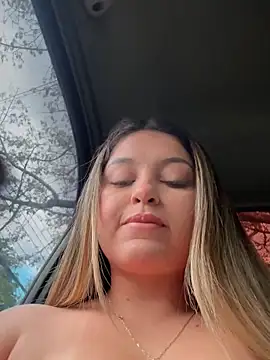 lunablossom  online show from 12-04-25, 08:52