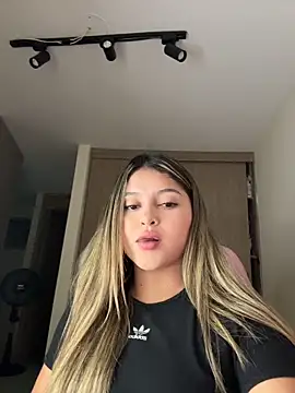 lunablossom  online show from 03-07-26, 04:08