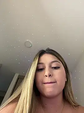 lunablossom  online show from 03-11-25, 09:26