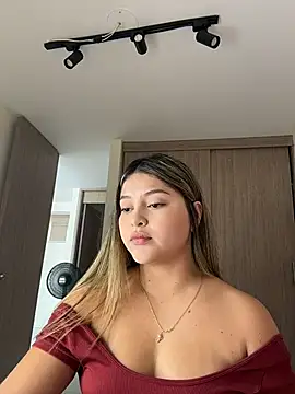 lunablossom  online show from 03-21-26, 06:01