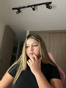 lunablossom  online show from 02-27-26, 01:17