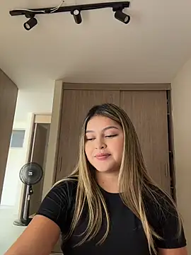 lunablossom  online show from 03-13-26, 10:37