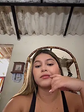 lunablossom  online show from 03-31-26, 09:17