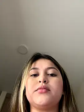 lunablossom  online show from 11-24-25, 10:43