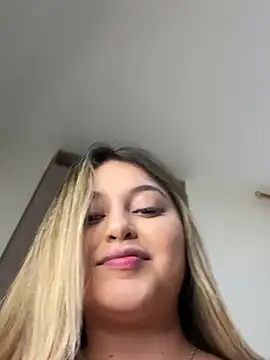 lunablossom  online show from 02-17-25, 10:38