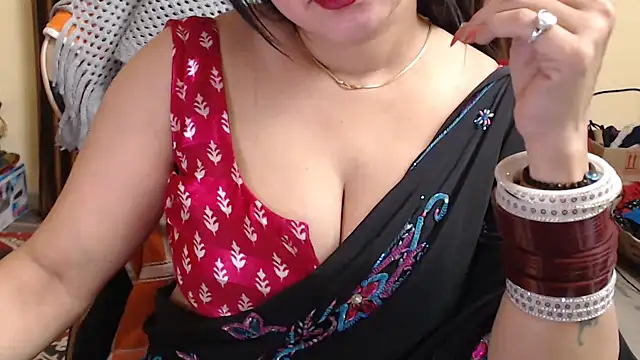 Snapshot of Naughty_Kashish chatting on 02-10-25, 12:39 Naughty Kashish online show from 02-10-25, 12:39