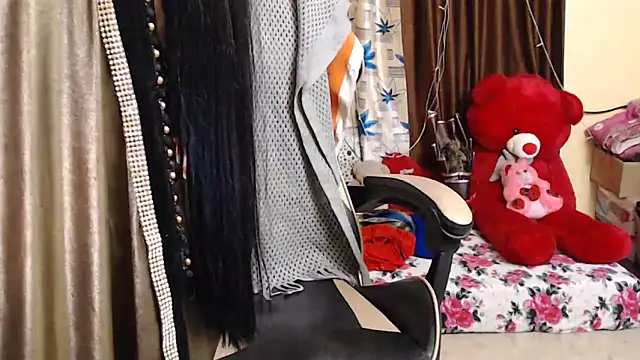 Snapshot of Naughty_Kashish chatting on 03-20-25, 06:30 Naughty Kashish online show from 03-20-25, 06:30