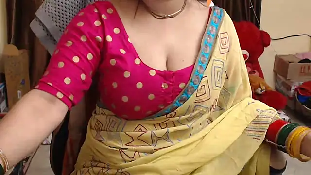 Snapshot of Naughty_Kashish chatting on 03-05-25, 06:23 Naughty Kashish online show from 03-05-25, 06:23