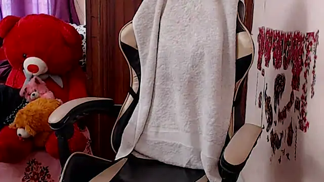 Snapshot of Naughty_Kashish chatting on 05-20-26, 06:10 Naughty Kashish online show from 05-20-26, 06:10