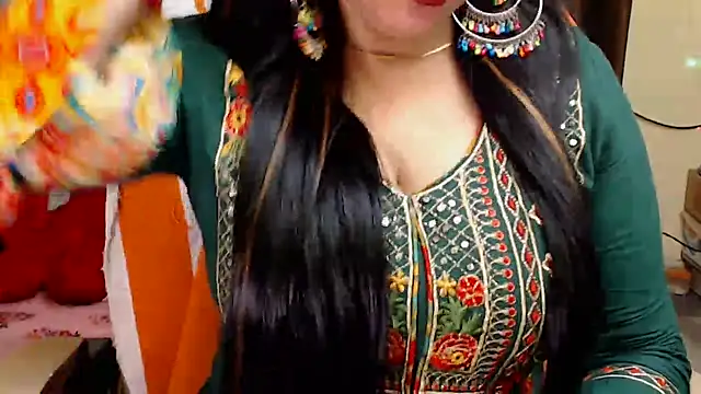 Snapshot of Naughty_Kashish chatting on 09-18-25, 09:01 Naughty Kashish online show from 09-18-25, 09:01