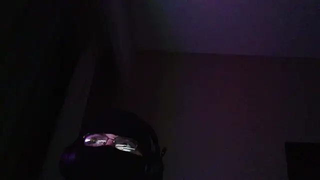 Snapshot of zvirboi chatting on 10-29-25, 01:37 zvirboi online show from 10-29-25, 01:37