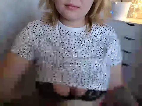 Snapshot of leeilawow chatting on 05-12-26, 06:10 leeilawow online show from 05-12-26, 06:10
