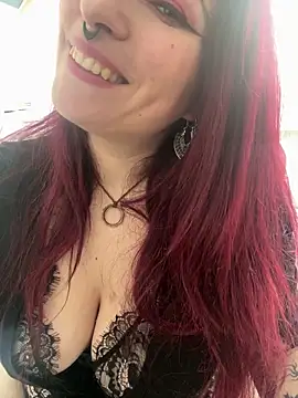 LunaMoongirl online show from 11-05-25, 01:36