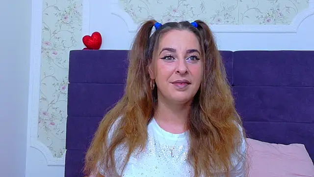 Snapshot of KarinaNoir chatting on 07-22-26, 04:03 KarinaNoir online show from 07-22-26, 04:03