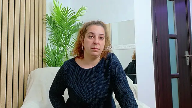 Snapshot of KarinaNoir chatting on 05-06-26, 03:54 KarinaNoir online show from 05-06-26, 03:54