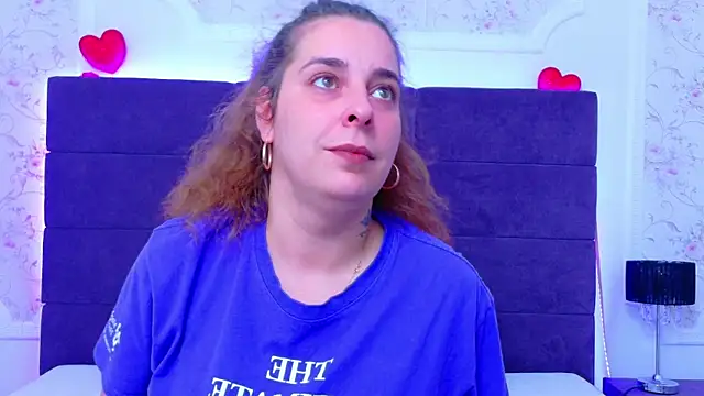 Snapshot of KarinaNoir chatting on 05-16-26, 04:11 KarinaNoir online show from 05-16-26, 04:11