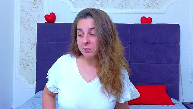 Snapshot of KarinaNoir chatting on 06-15-26, 04:12 KarinaNoir online show from 06-15-26, 04:12