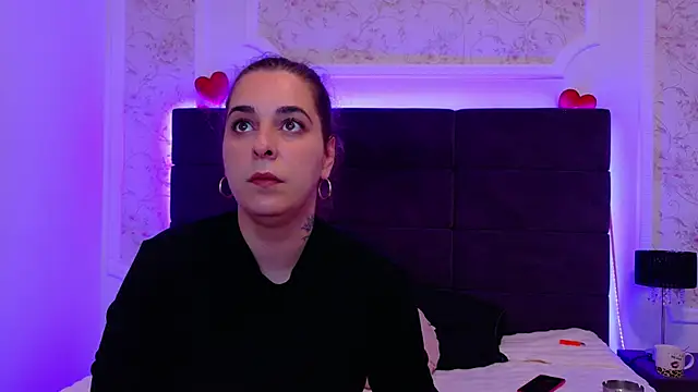 Snapshot of KarinaNoir chatting on 05-14-26, 03:47 KarinaNoir online show from 05-14-26, 03:47
