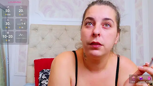 KarinaNoir online show from 09-17-25, 03:41