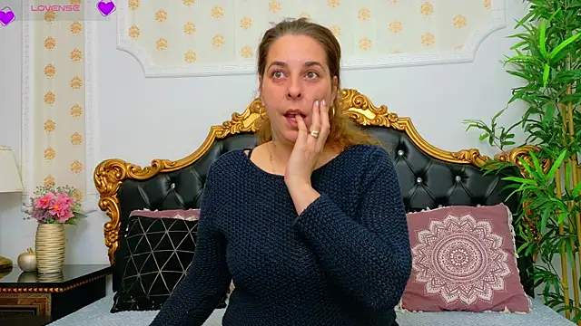 Snapshot of KarinaNoir chatting on 04-25-26, 03:53 KarinaNoir online show from 04-25-26, 03:53