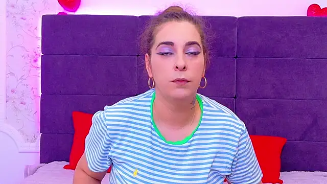Snapshot of KarinaNoir chatting on 05-21-26, 03:59 KarinaNoir online show from 05-21-26, 03:59