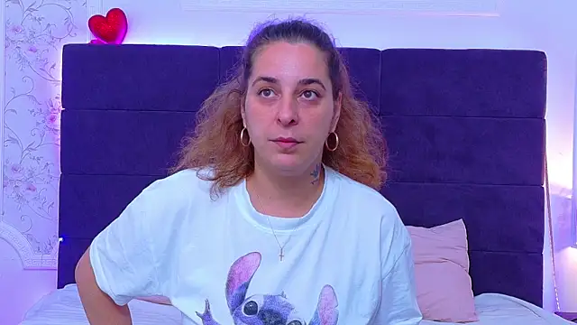 Snapshot of KarinaNoir chatting on 07-13-26, 03:50 KarinaNoir online show from 07-13-26, 03:50