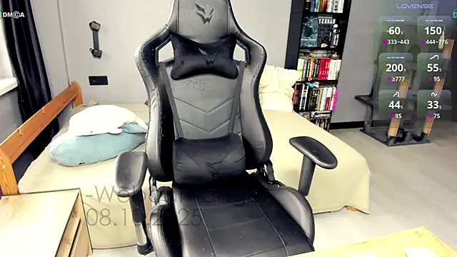 Snapshot of Web-cam-angel chatting on 10-10-25, 11:44 Web-cam-angel online show from 10-10-25, 11:44