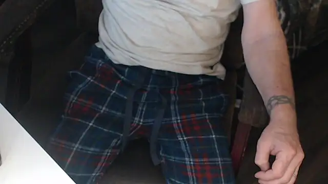 Snapshot of QueenDenizeAndTheCaptain chatting on 11-07-25, 02:32 QueenDenizeAndTheCaptain online show from 11-07-25, 02:32