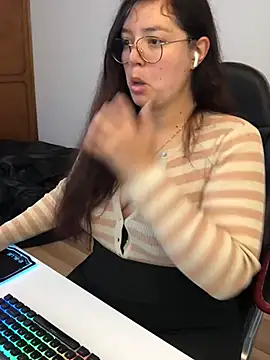 Snapshot of kayortiiz chatting on 05-28-26, 11:38 kayortiiz online show from 05-28-26, 11:38