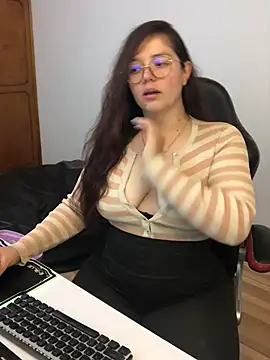 Snapshot of kayortiiz chatting on 06-07-26, 11:10 kayortiiz online show from 06-07-26, 11:10